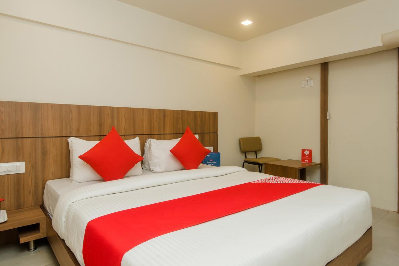 Oyo 13857 Hotel Imperial Umele ภายนอก รูปภาพ