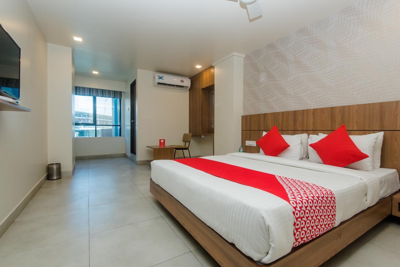 Oyo 13857 Hotel Imperial Umele ภายนอก รูปภาพ