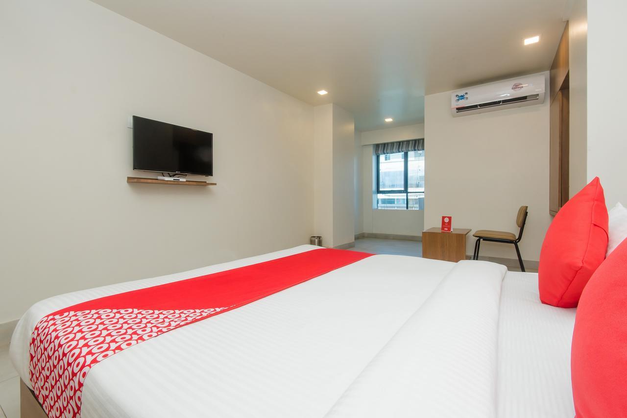 Oyo 13857 Hotel Imperial Umele ภายนอก รูปภาพ