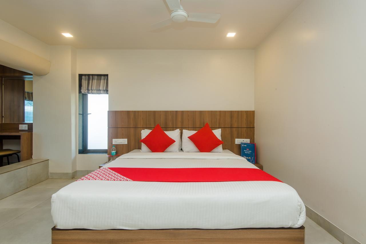 Oyo 13857 Hotel Imperial Umele ภายนอก รูปภาพ