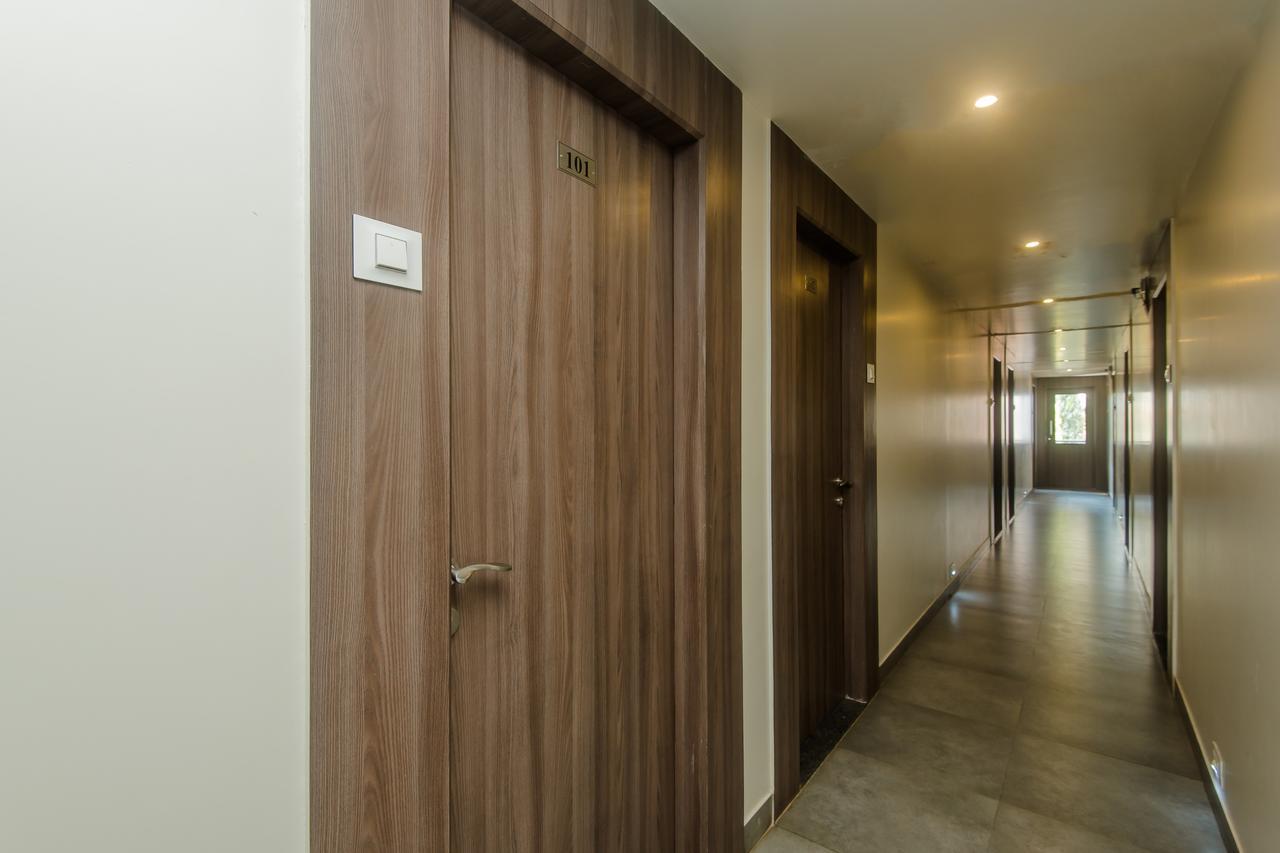 Oyo 13857 Hotel Imperial Umele ภายนอก รูปภาพ