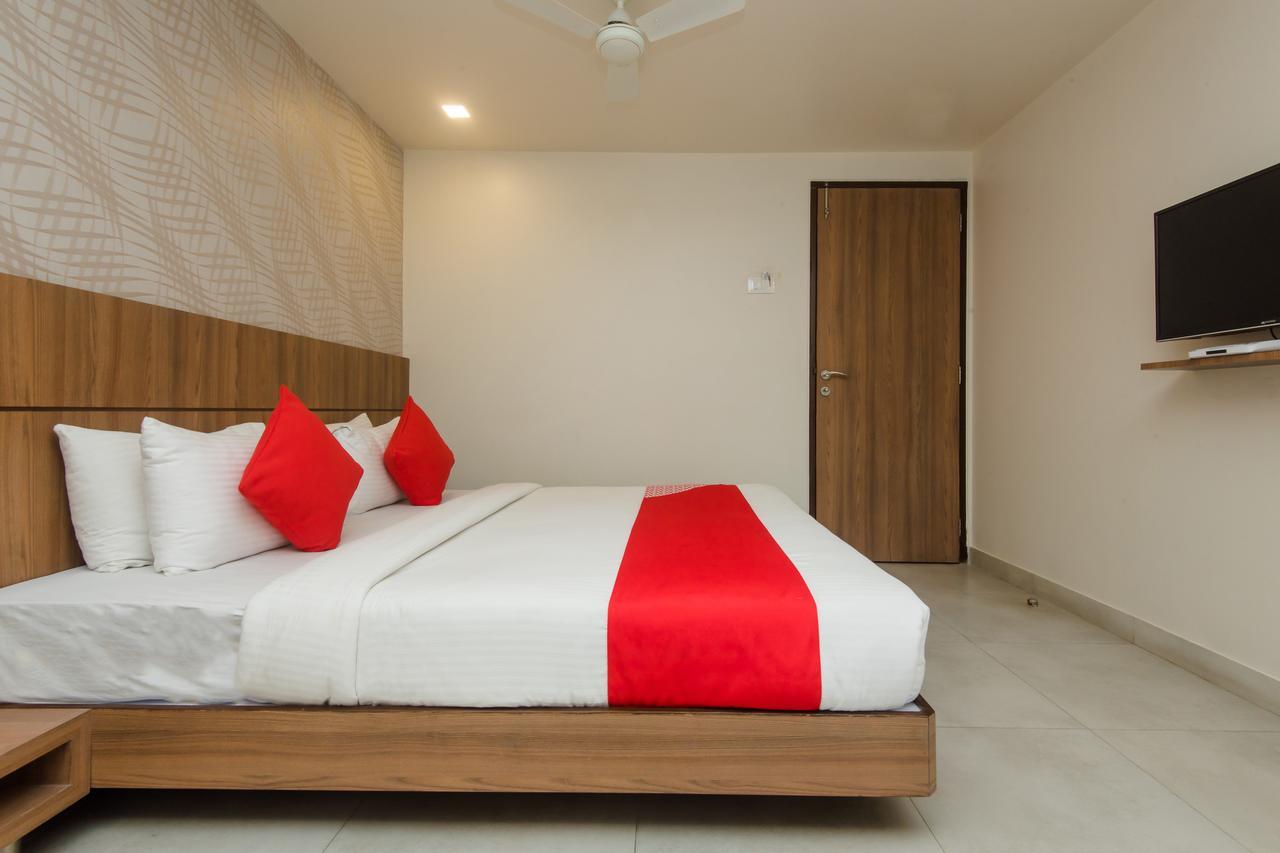 Oyo 13857 Hotel Imperial Umele ภายนอก รูปภาพ