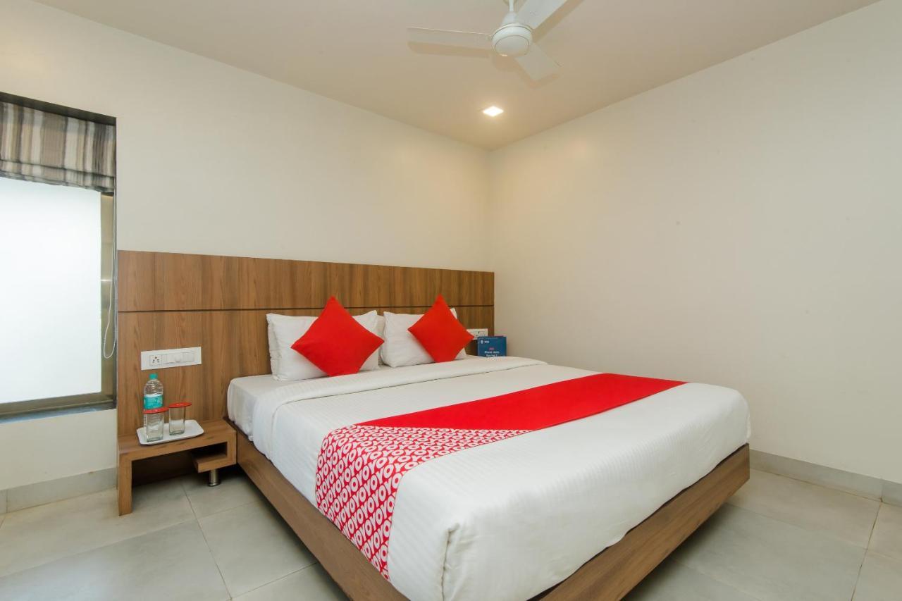 Oyo 13857 Hotel Imperial Umele ภายนอก รูปภาพ