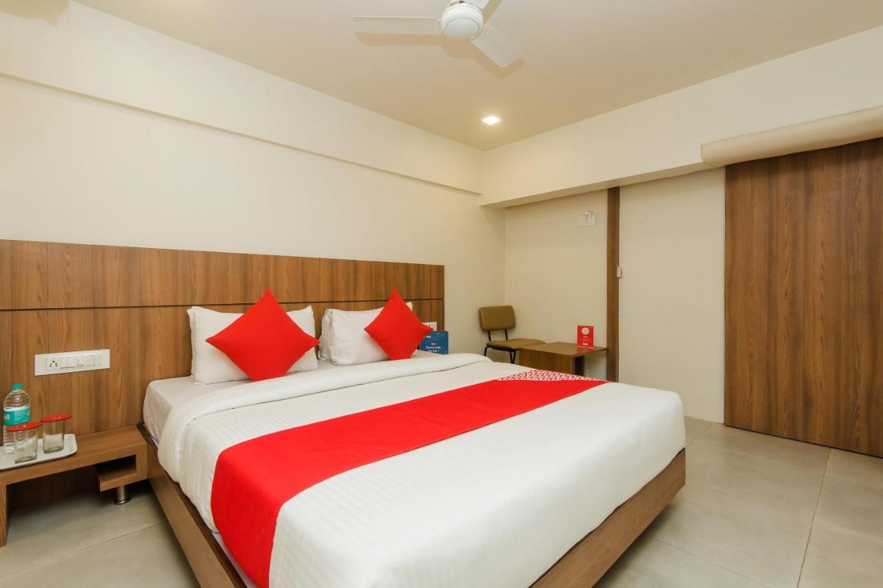 Oyo 13857 Hotel Imperial Umele ภายนอก รูปภาพ