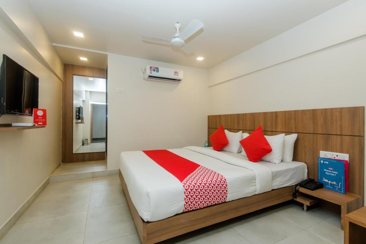 Oyo 13857 Hotel Imperial Umele ภายนอก รูปภาพ